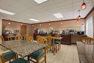 Baymont by Wyndham Sullivan - Sullivan - 9