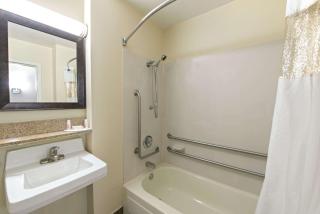 Baymont by Wyndham Louisville East - 1