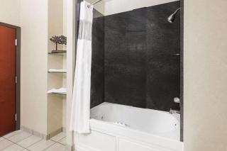 Baymont by Wyndham Henderson - 2