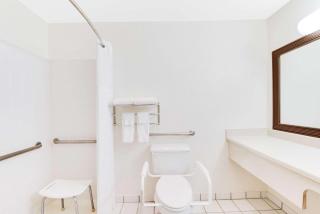 Baymont by Wyndham Midland Airport - Midland - 3