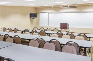 Baymont by Wyndham Elkhart - 7