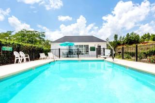 Baymont Inn & Suites by Wyndham Grenada - Grenada - 8