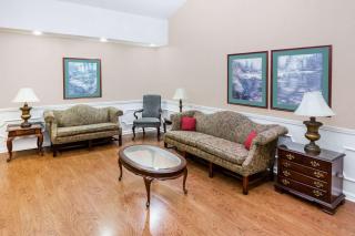 Baymont Inn & Suites by Wyndham Grenada - Grenada - 2