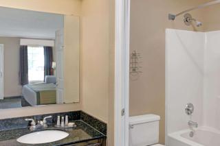 Baymont by Wyndham Sanford - Sanford - 4