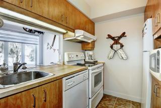 Condo 304 33 Chemin du Hameau by Les Chalets Alpins - Stoneham - 2