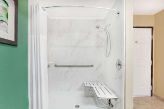 Baymont by Wyndham Midland Center - 7
