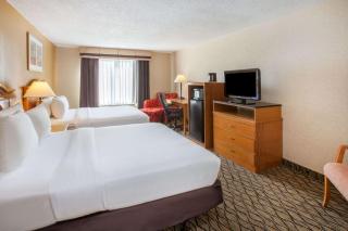 Baymont by Wyndham Canton - Canton - 4