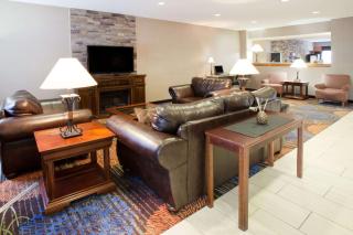 Baymont by Wyndham Auburn - Auburn - 9
