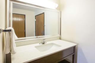 Baymont by Wyndham Auburn - Auburn - 8