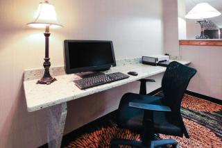 Baymont by Wyndham Auburn - Auburn - 5