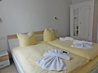 3 Zimmer Ferienwohnung Haus Meeresblick mit Meerblick A005 mit Südterrasse und Strandkorb - Baabe - 2