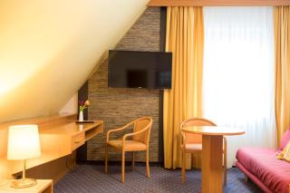 Hotel Restaurant Jägerhof - Weisendorf - 4