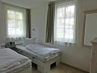 3 Zimmer Ferienwohnung Haus Meeresblick mit Meerblick A005 mit Südterrasse und Strandkorb - Baabe - 1