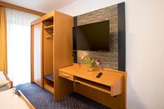 Hotel Restaurant Jägerhof - Weisendorf - 9