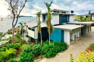Edge 12 Hamilton Island - Oceanfront villa with buggy - 1