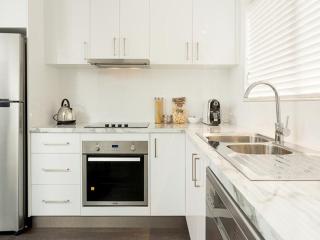 Understated Elegance Affordable Luxury - Albury - 2