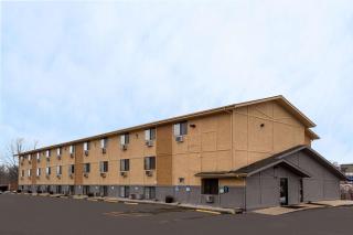 Super 8 by Wyndham Dubuque - Dubuque - 0