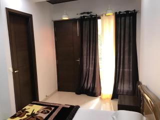 Ideal 3bhk apartment!Downtown - New Delhi - 2