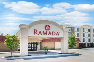 Ramada by Wyndham Watertown Thousand - Watertown - 0