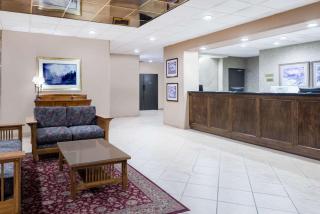 Ramada by Wyndham Watertown Thousand - Watertown - 9
