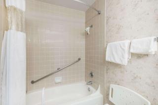 Ramada by Wyndham Watertown Thousand - Watertown - 3