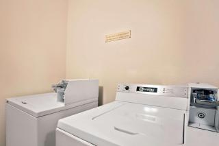 Ramada by Wyndham Tukwila Southcenter - Tukwila - 1