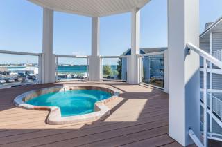 Ramada by Wyndham Mackinaw City Waterfront - 6