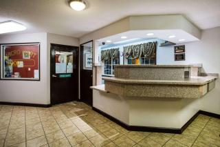 Ramada by Wyndham Sioux Falls - 4
