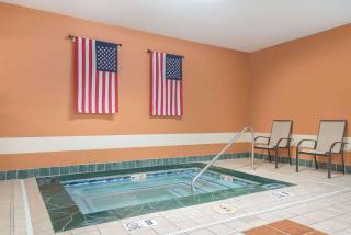 Ramada by Wyndham Catlettsburg Ashland - 7