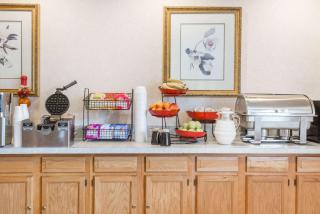 Ramada by Wyndham Strasburg Dover - 1