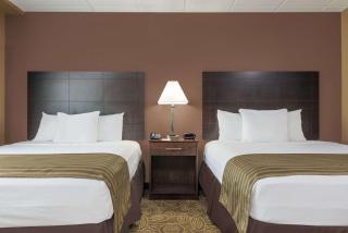 Ramada by Wyndham Paintsville Hotel & Conference Center - Paintsville - 3