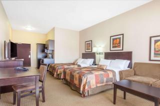 Ramada by Wyndham Pincher Creek - Pincher Creek - 1