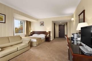 Ramada Hotel & Suites by Wyndham Bucharest North - Bucharest - 3