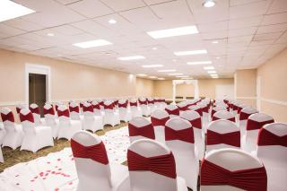 Ramada by Wyndham & Suites Warner Robins - Warner Robins - 2