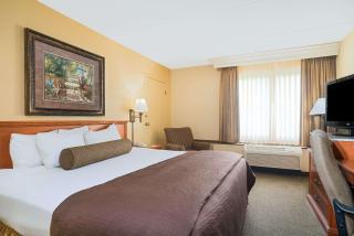 Ramada by Wyndham Plymouth Hotel & Conference Center - Plymouth - 2