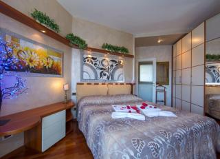 Lo Specchio Sul Lago - The House Of Travelers - Como - 2