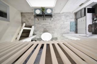 Modern loft wqueen bed steps to beach - 2