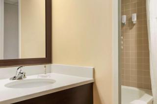 Travelodge by Wyndham Sydney - 2
