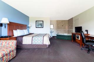 Days Inn by Wyndham Luray Shenandoah - Luray - 4