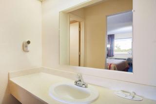 Days Inn by Wyndham Greeneville - Greeneville - 7