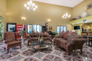 Days Inn by Wyndham Carlsbad - Carlsbad - 8
