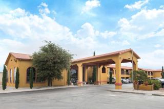 Days Inn by Wyndham Carlsbad - Carlsbad - 0
