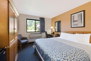 Days Inn by Wyndham Brunswick Bath Area - 3