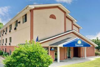 Days Inn by Wyndham Torrington - 7