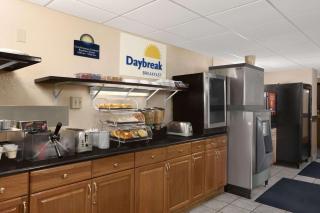 Days Inn by Wyndham Keene NH - Keene - 8