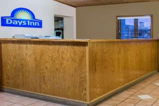 Days Inn by Wyndham West Allis/Milwaukee - 3