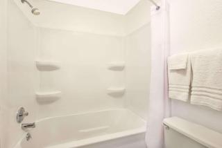 Days Inn by Wyndham Kingdom City - Kingdom City - 6