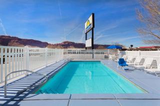 Days Inn by Wyndham Moab - 8