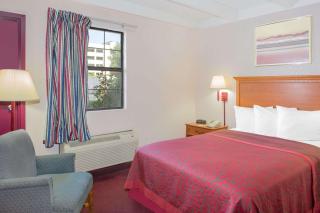 Days Inn by Wyndham Tallahassee University Center - 3