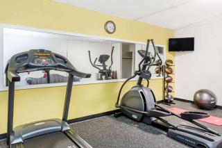 Days Inn by Wyndham Hendersonville - Hendersonville - 7